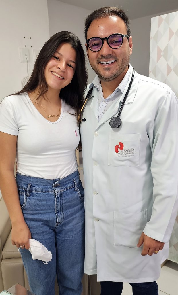 Prazer enorme em conhecer o médico nefrologista Braulio Figueredo e sua bela filha Maria
Eduarda, futura acadêmica de Medicina. Salve simpatias!